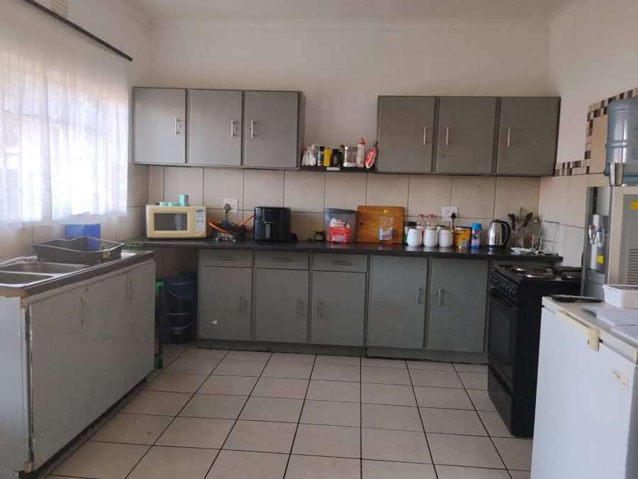 To Let 3 Bedroom Property for Rent in Geelhoutpark North West